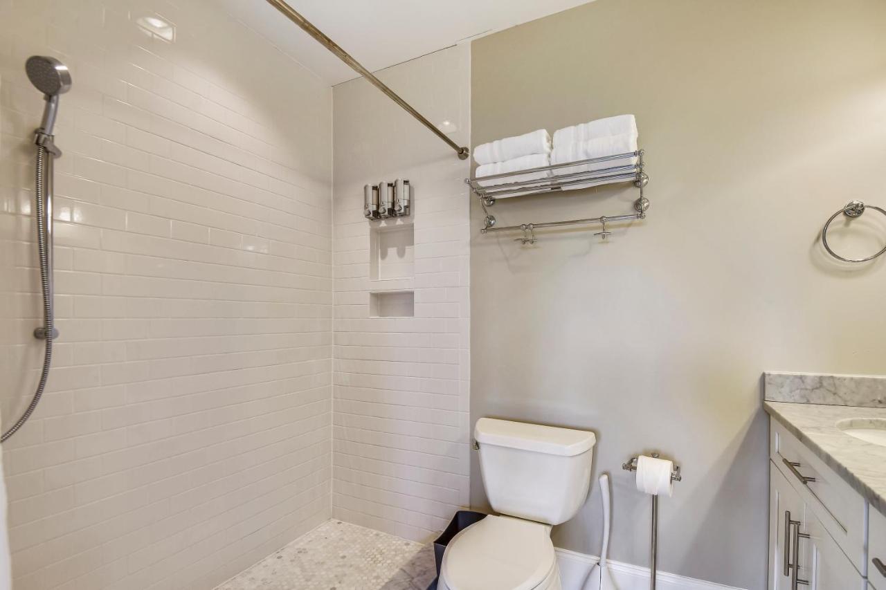 Edgewood Guesthouse Apartment Unit Washington Esterno foto